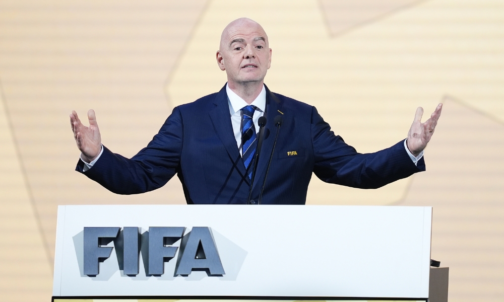 世体：特尔施特根已经开始恢复性训练，他希望赛季结束前复出